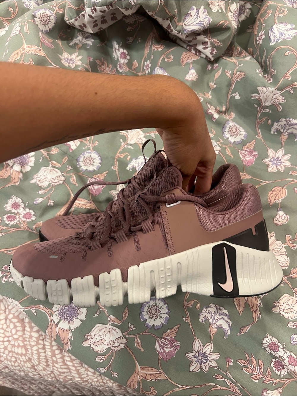 Nike Women's Mauve/Pink Athletic Sneakers